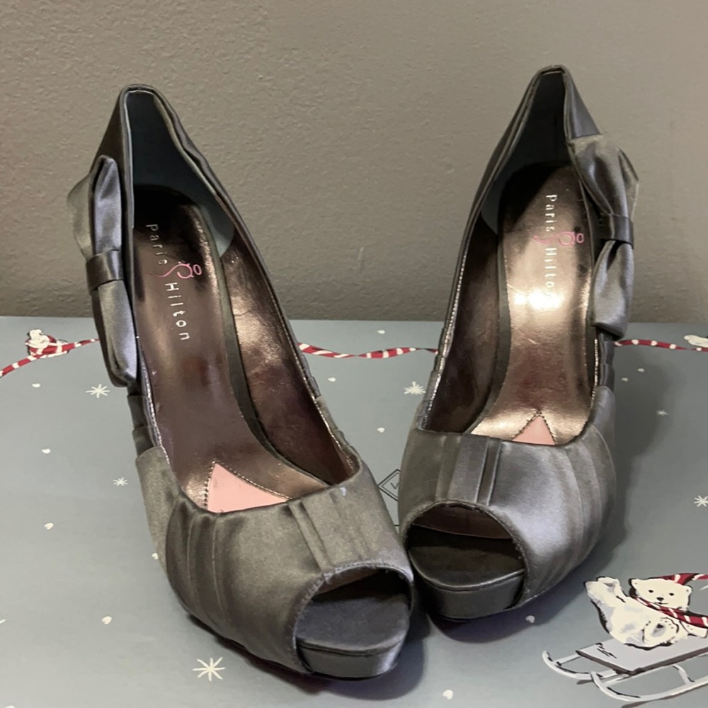 Paris Hilton Grey heels with bow